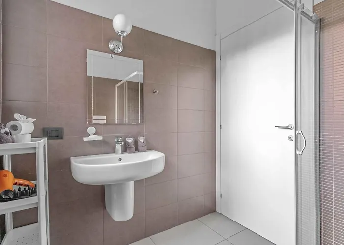 Cos54 - Exclusive With Garden In 밀라노